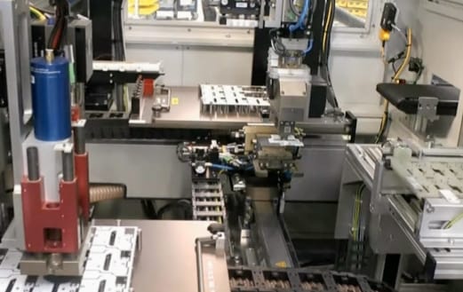 如何选择适合半导体封装生产线的分板机？